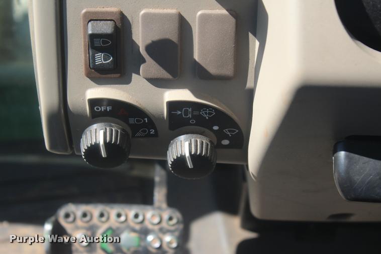 image for item L4822 2013 John Deere 5101E MFWD tractor