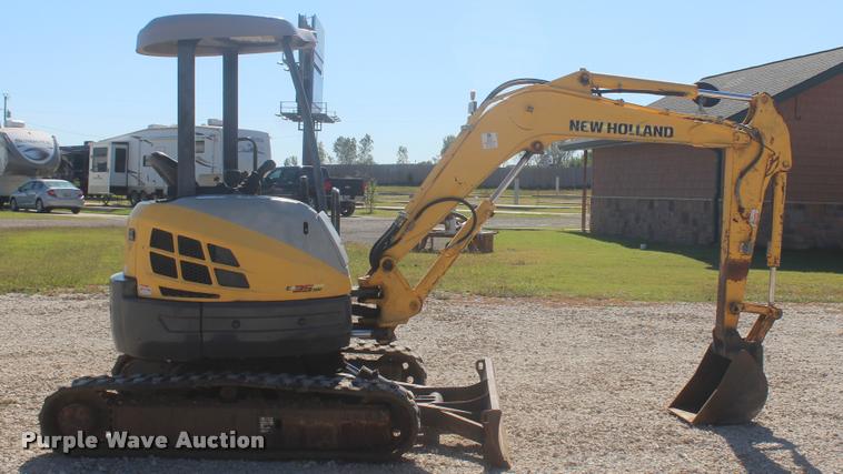 image for item L4823 2006 New Holland E355R compact excavator