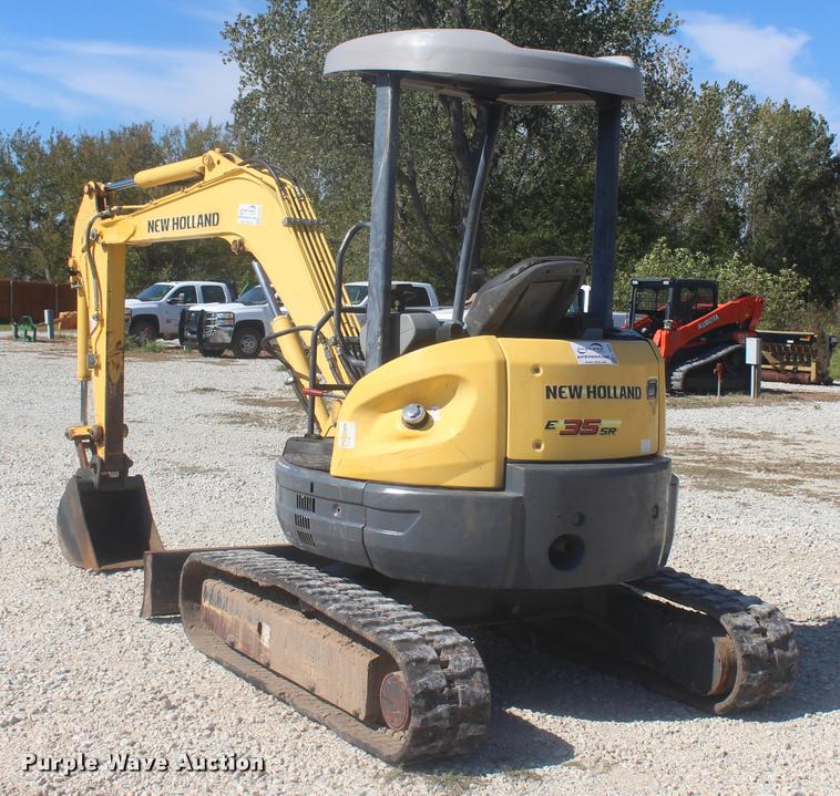 image for item L4823 2006 New Holland E355R compact excavator