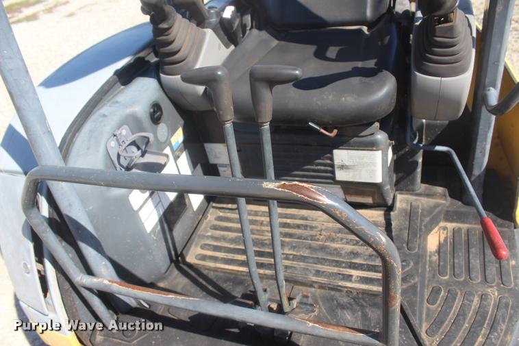 image for item L4823 2006 New Holland E355R compact excavator