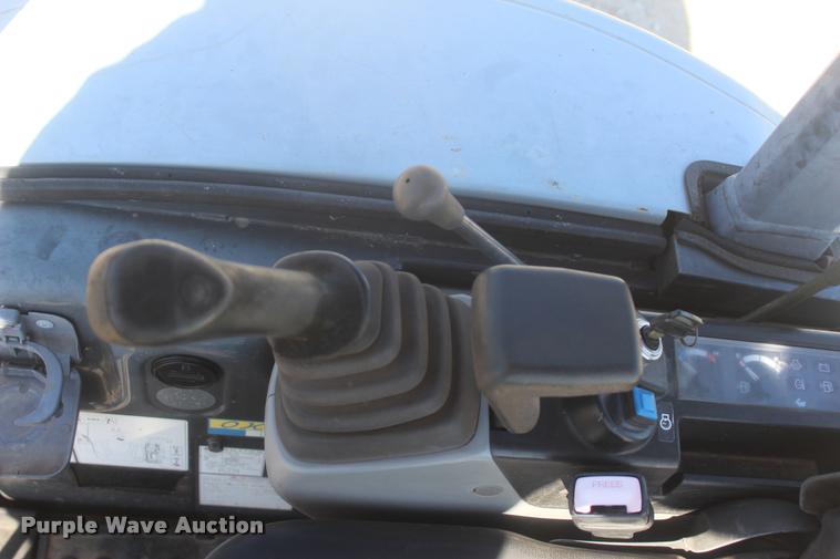 image for item L4823 2006 New Holland E355R compact excavator