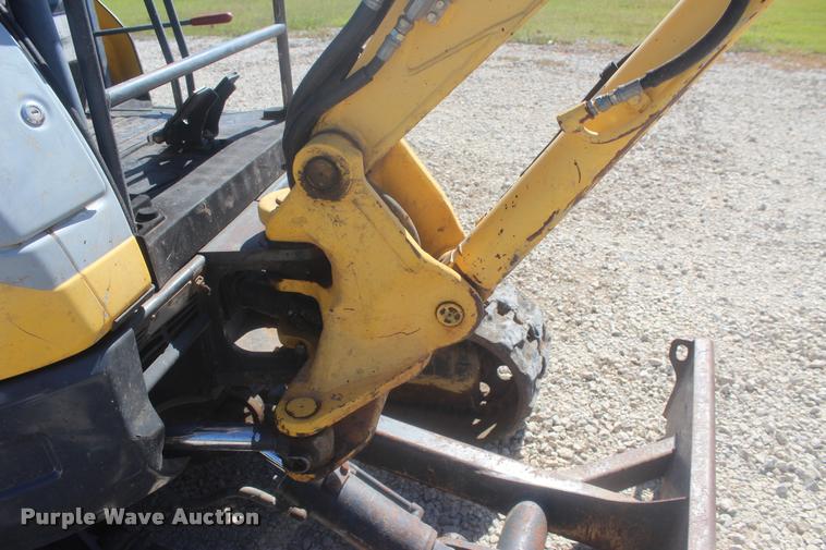 image for item L4823 2006 New Holland E355R compact excavator