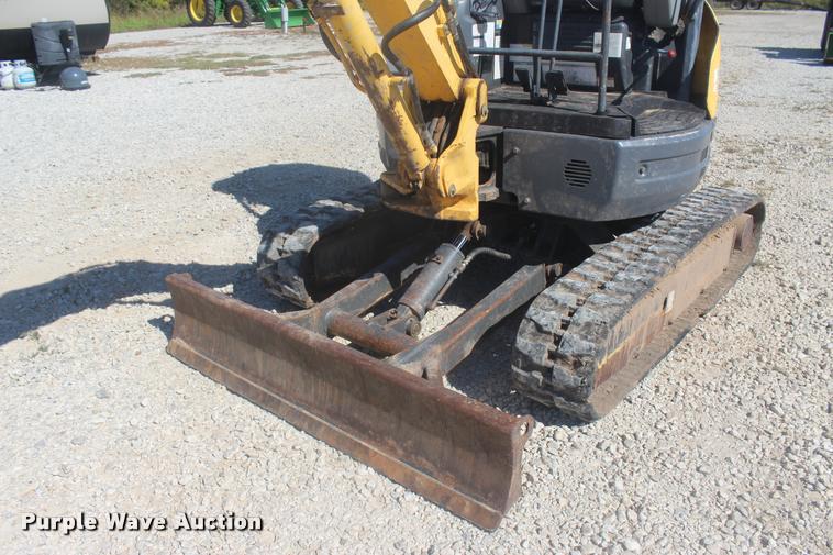 image for item L4823 2006 New Holland E355R compact excavator