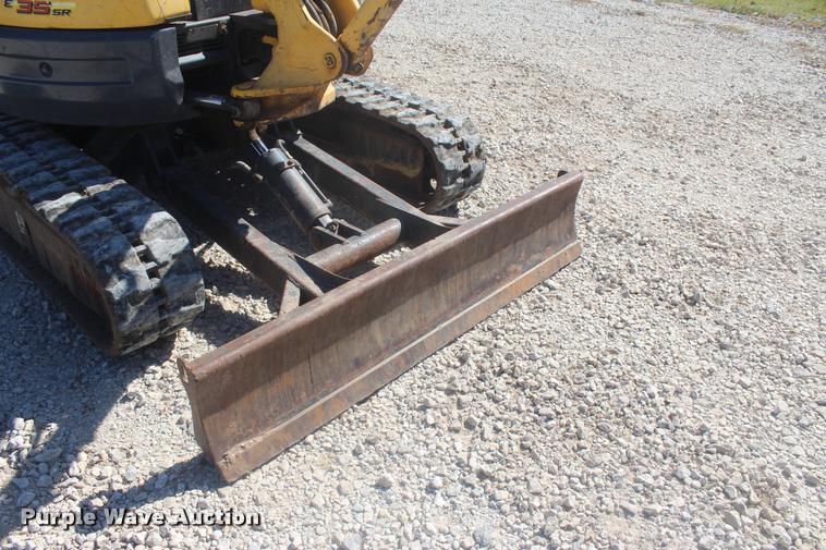image for item L4823 2006 New Holland E355R compact excavator