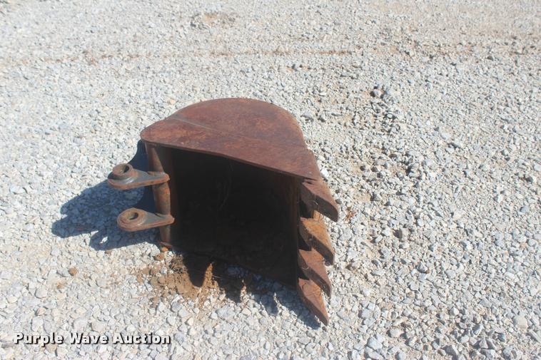 image for item L4823 2006 New Holland E355R compact excavator