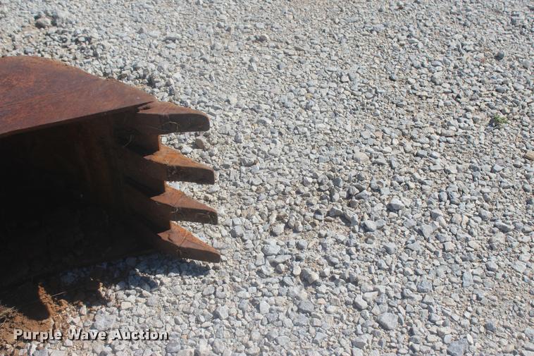 image for item L4823 2006 New Holland E355R compact excavator