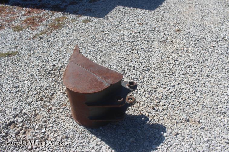 image for item L4823 2006 New Holland E355R compact excavator