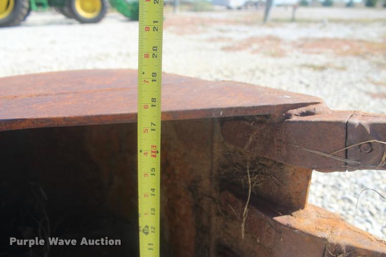 image for item L4823 2006 New Holland E355R compact excavator