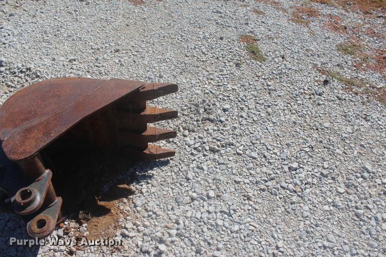 image for item L4823 2006 New Holland E355R compact excavator