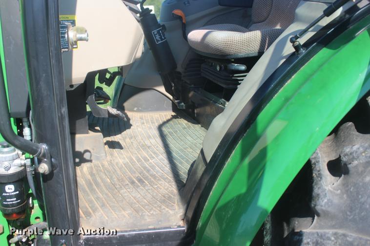 image for item L4824 2013 John Deere 5085E MFWD tractor