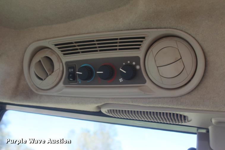 image for item L4824 2013 John Deere 5085E MFWD tractor