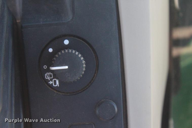 image for item L4824 2013 John Deere 5085E MFWD tractor