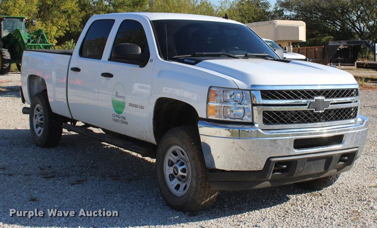 image for item L4827 2012 Chevrolet Silverado 2500HD Crew Cab pickup truck