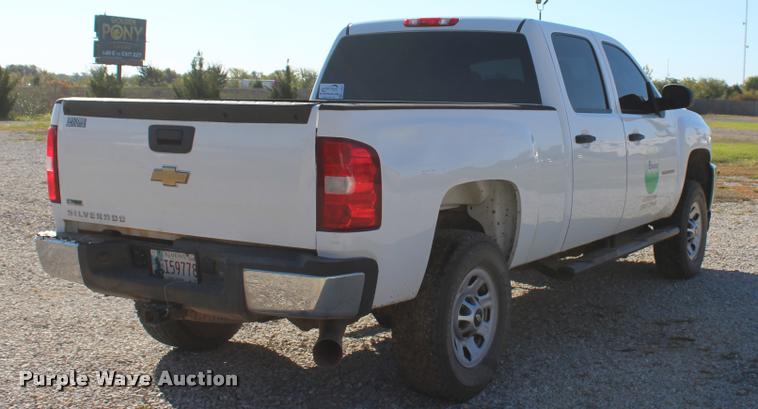 image for item L4827 2012 Chevrolet Silverado 2500HD Crew Cab pickup truck