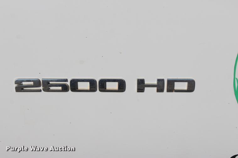 image for item L4827 2012 Chevrolet Silverado 2500HD Crew Cab pickup truck