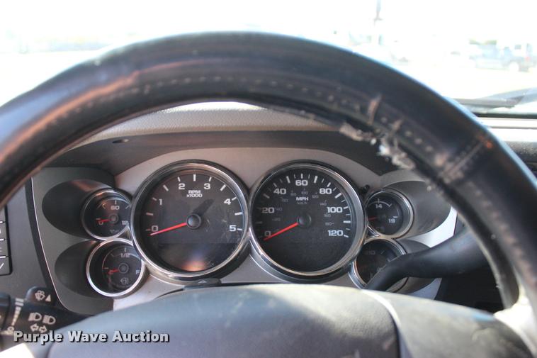 image for item L4827 2012 Chevrolet Silverado 2500HD Crew Cab pickup truck