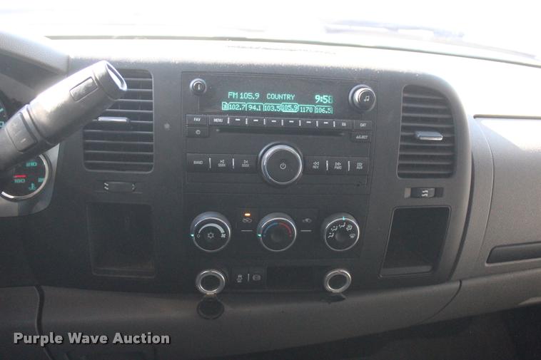 image for item L4827 2012 Chevrolet Silverado 2500HD Crew Cab pickup truck