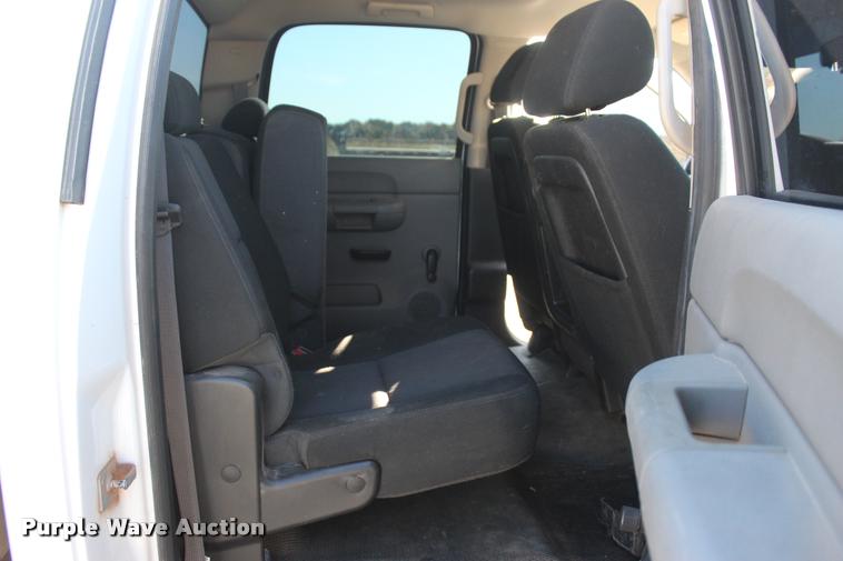 image for item L4827 2012 Chevrolet Silverado 2500HD Crew Cab pickup truck