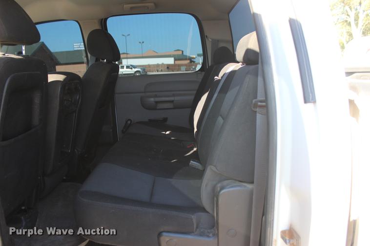 image for item L4827 2012 Chevrolet Silverado 2500HD Crew Cab pickup truck