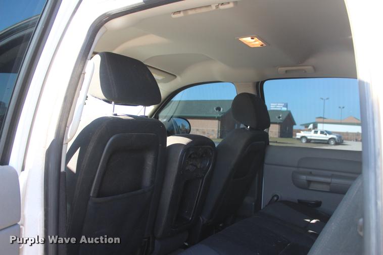 image for item L4827 2012 Chevrolet Silverado 2500HD Crew Cab pickup truck