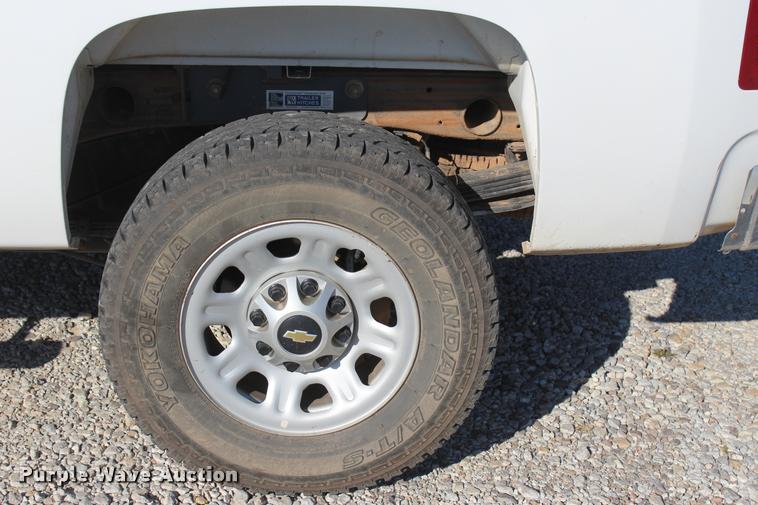 image for item L4827 2012 Chevrolet Silverado 2500HD Crew Cab pickup truck