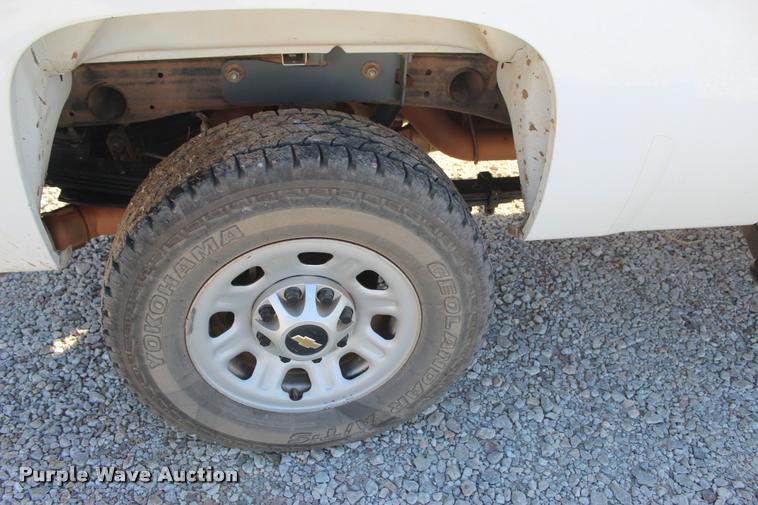 image for item L4827 2012 Chevrolet Silverado 2500HD Crew Cab pickup truck