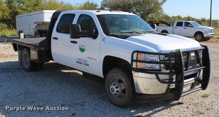 image for item L4828 2012 Chevrolet Silverado 3500HD Crew Cab flatbed pickup truck