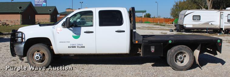 image for item L4828 2012 Chevrolet Silverado 3500HD Crew Cab flatbed pickup truck
