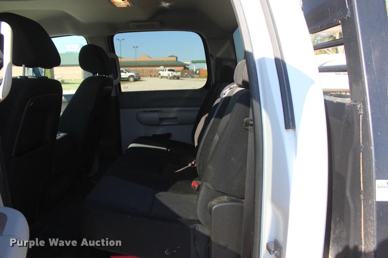 image for item L4828 2012 Chevrolet Silverado 3500HD Crew Cab flatbed pickup truck