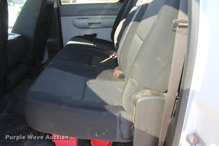 image for item L4828 2012 Chevrolet Silverado 3500HD Crew Cab flatbed pickup truck