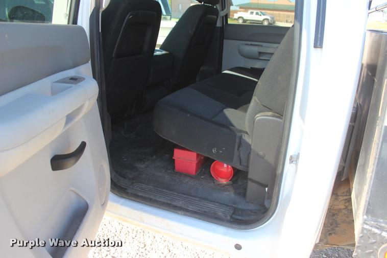 image for item L4828 2012 Chevrolet Silverado 3500HD Crew Cab flatbed pickup truck