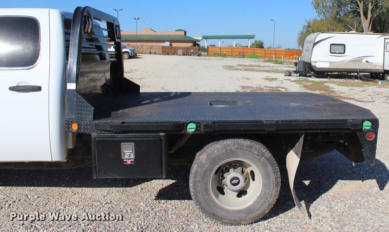image for item L4828 2012 Chevrolet Silverado 3500HD Crew Cab flatbed pickup truck
