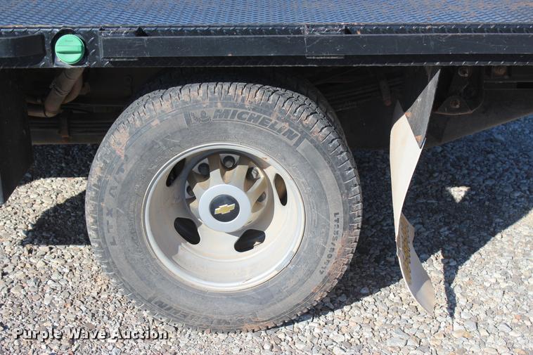 image for item L4828 2012 Chevrolet Silverado 3500HD Crew Cab flatbed pickup truck