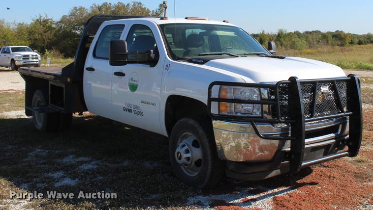 image for item L4829 2011 Chevrolet Silverado 3500HD Crew Cab flatbed pickup truck