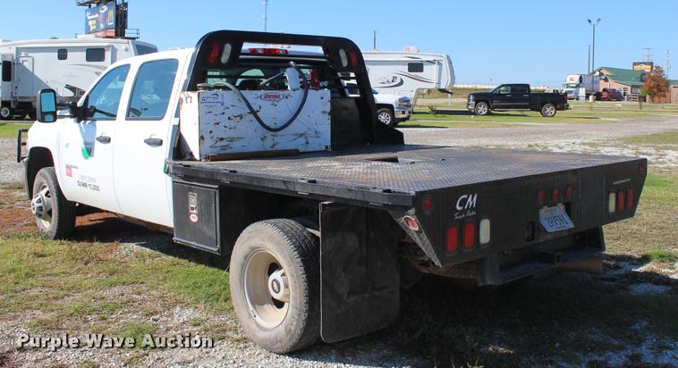 image for item L4829 2011 Chevrolet Silverado 3500HD Crew Cab flatbed pickup truck