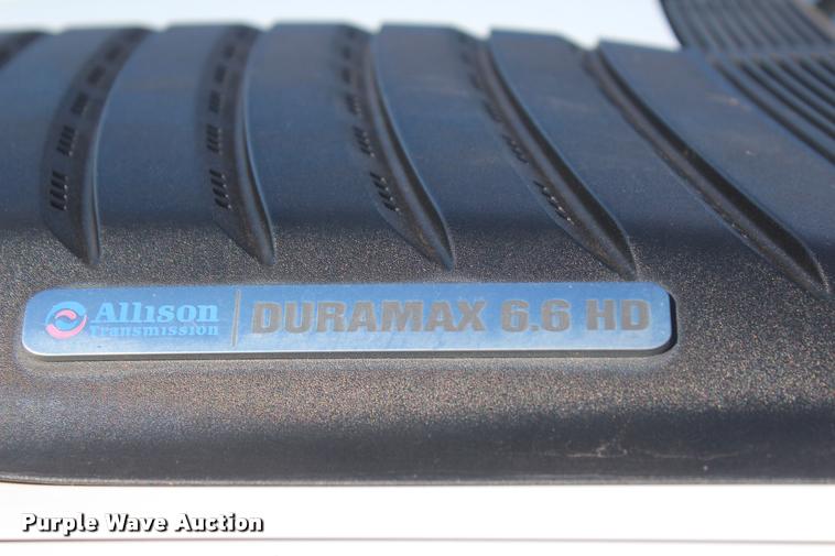 image for item L4829 2011 Chevrolet Silverado 3500HD Crew Cab flatbed pickup truck