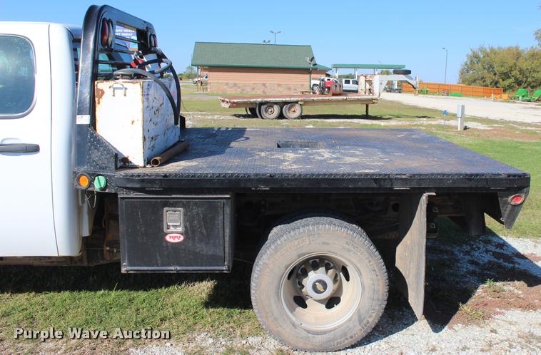 image for item L4829 2011 Chevrolet Silverado 3500HD Crew Cab flatbed pickup truck
