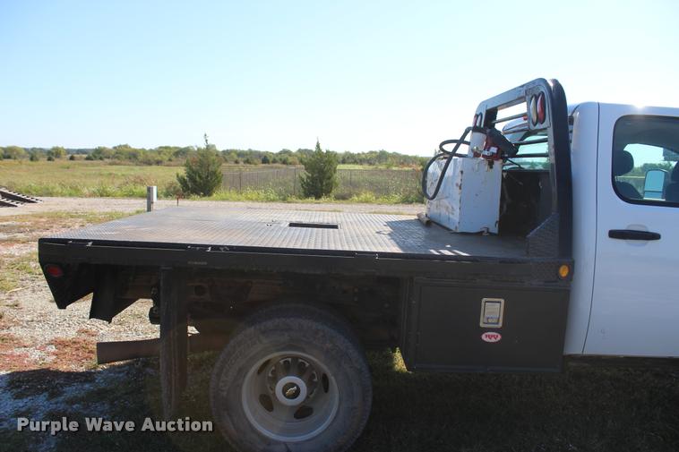 image for item L4829 2011 Chevrolet Silverado 3500HD Crew Cab flatbed pickup truck