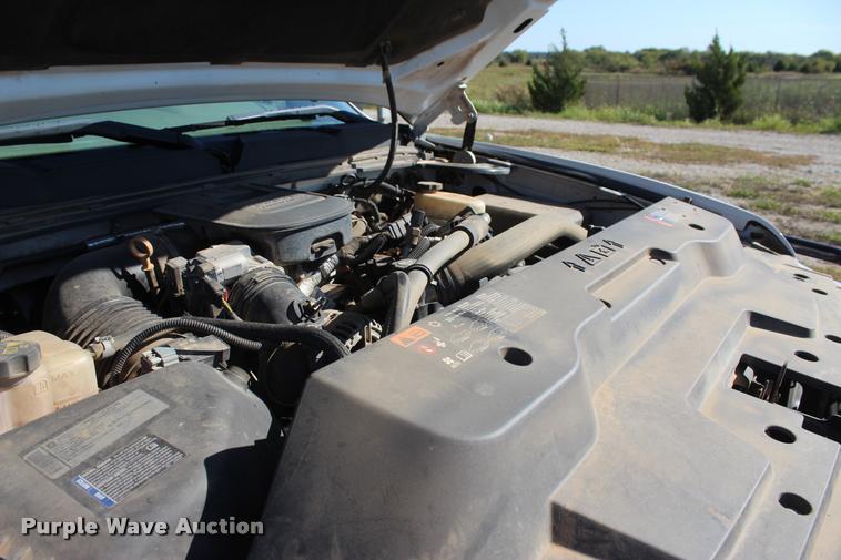 image for item L4829 2011 Chevrolet Silverado 3500HD Crew Cab flatbed pickup truck