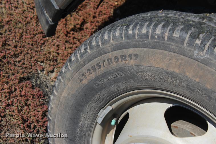 image for item L4829 2011 Chevrolet Silverado 3500HD Crew Cab flatbed pickup truck