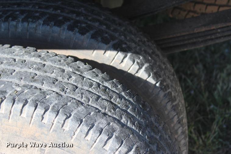 image for item L4829 2011 Chevrolet Silverado 3500HD Crew Cab flatbed pickup truck