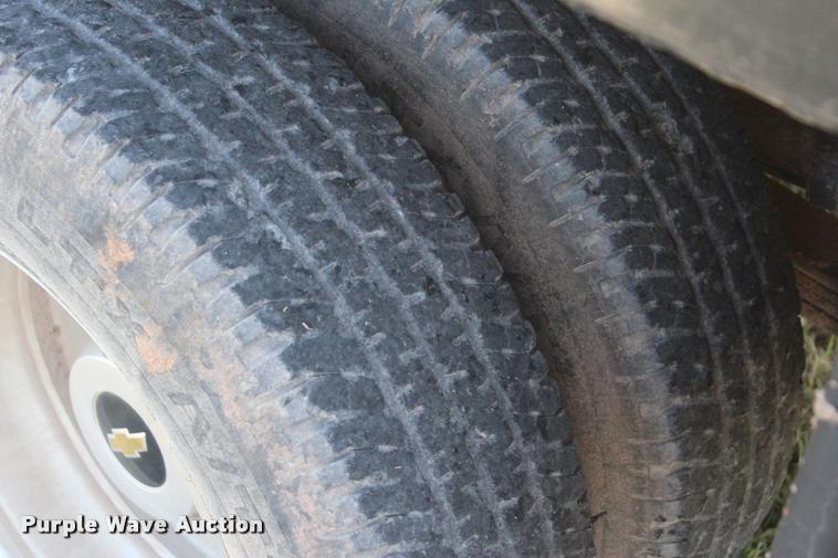 image for item L4829 2011 Chevrolet Silverado 3500HD Crew Cab flatbed pickup truck