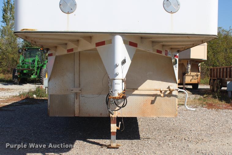 image for item L4830 2007 WW enclosed cargo trailer