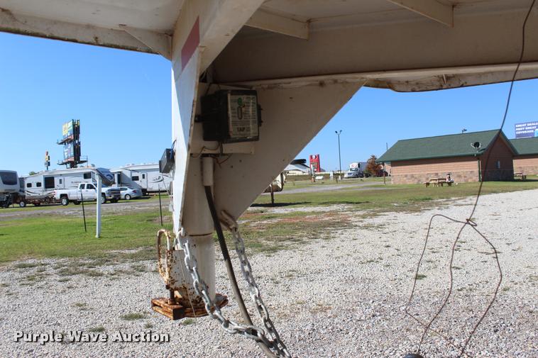 image for item L4830 2007 WW enclosed cargo trailer