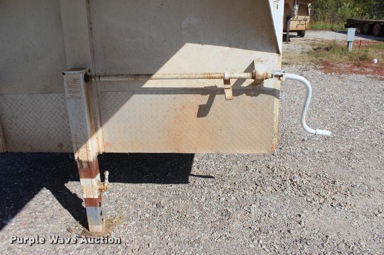 image for item L4830 2007 WW enclosed cargo trailer