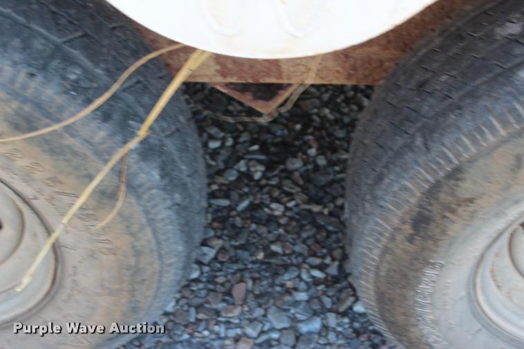 image for item L4830 2007 WW enclosed cargo trailer