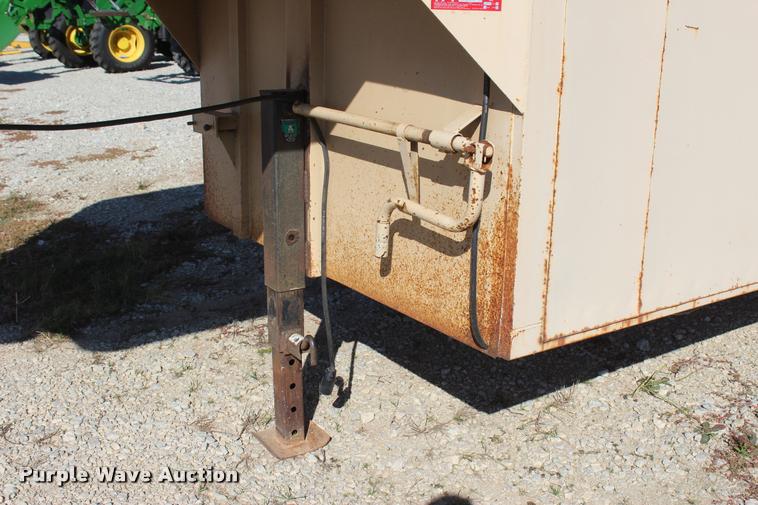 image for item L4831 1994 WW enclosed cargo trailer