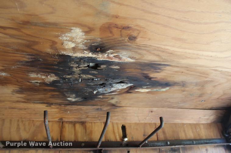 image for item L4831 1994 WW enclosed cargo trailer