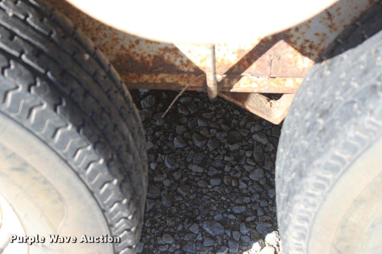 image for item L4831 1994 WW enclosed cargo trailer