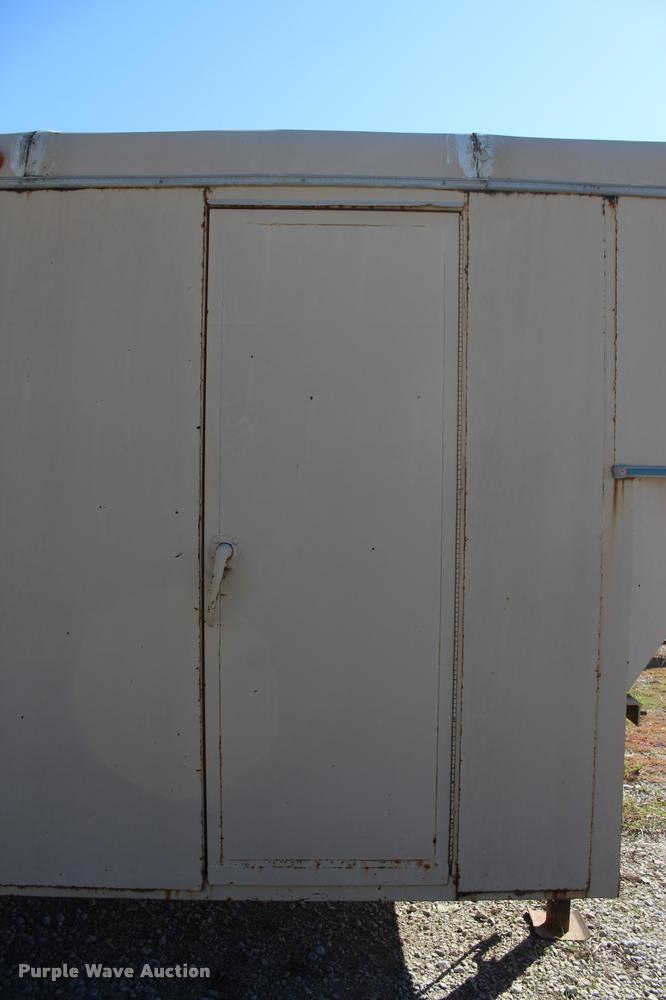 image for item L4831 1994 WW enclosed cargo trailer